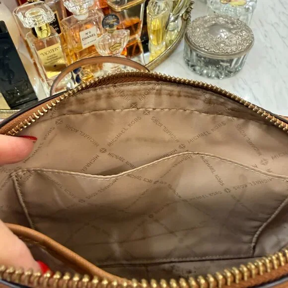 Michael Kors Jet Set Medium Logo Printed Crossbody White & - Picture 15 of 17